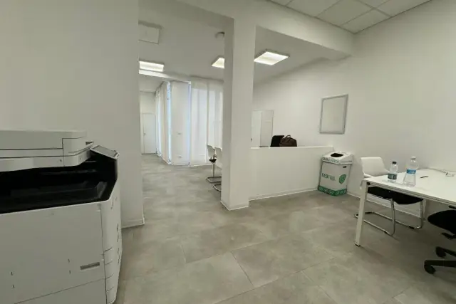 Business space, Pontedera - Photo 1