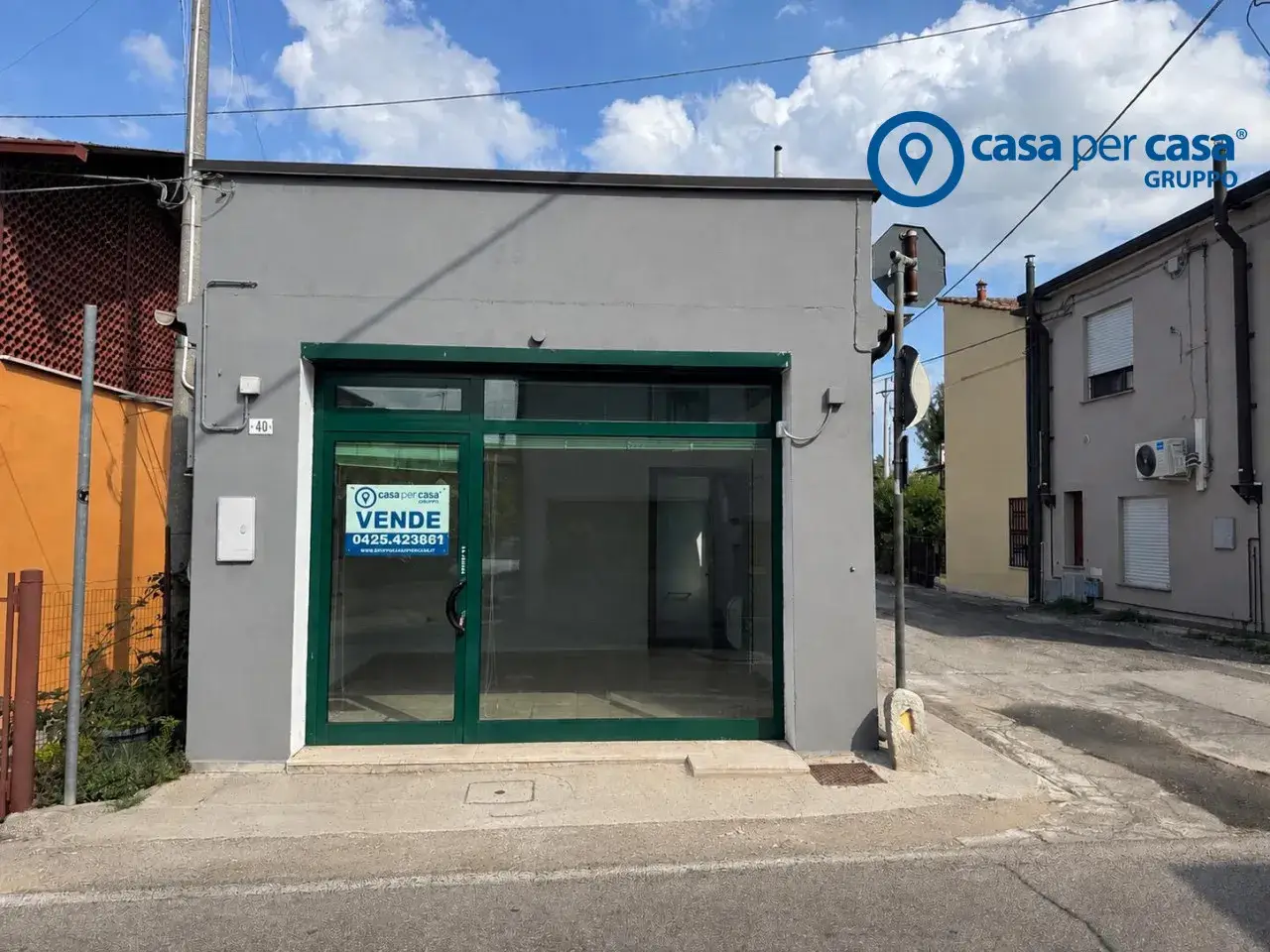 Negozio in Via Lungo Adige 25, Rovigo, {3} - Foto 1
