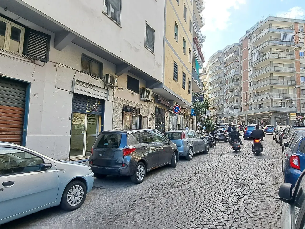 Negozio in Via Salvo d'Acquisto S.N.C., Napoli, {3} - Foto 1