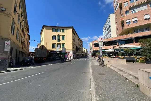 Shop in Piazza Attias, Livorno - Photo 1