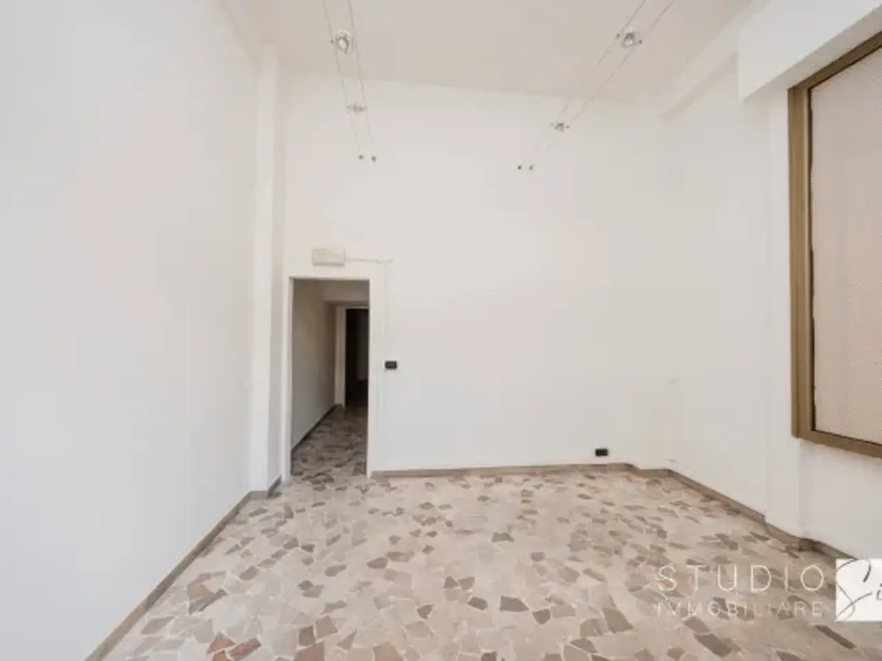 Negozio in Via della Pace, Pistoia, {3} - Foto 2