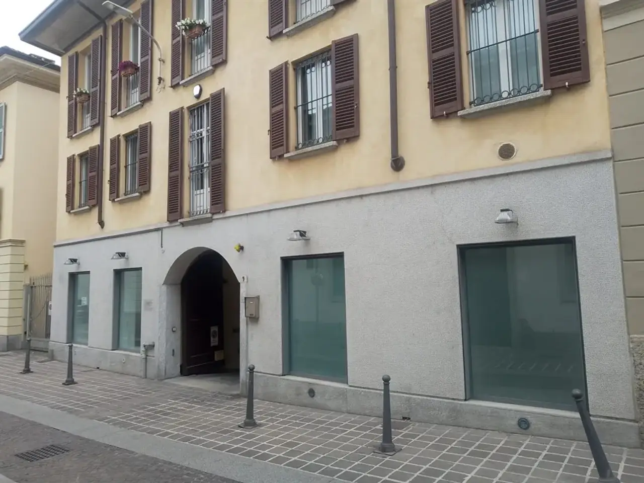 Negozio in Frisi 9, Monza, {3} - Foto 1