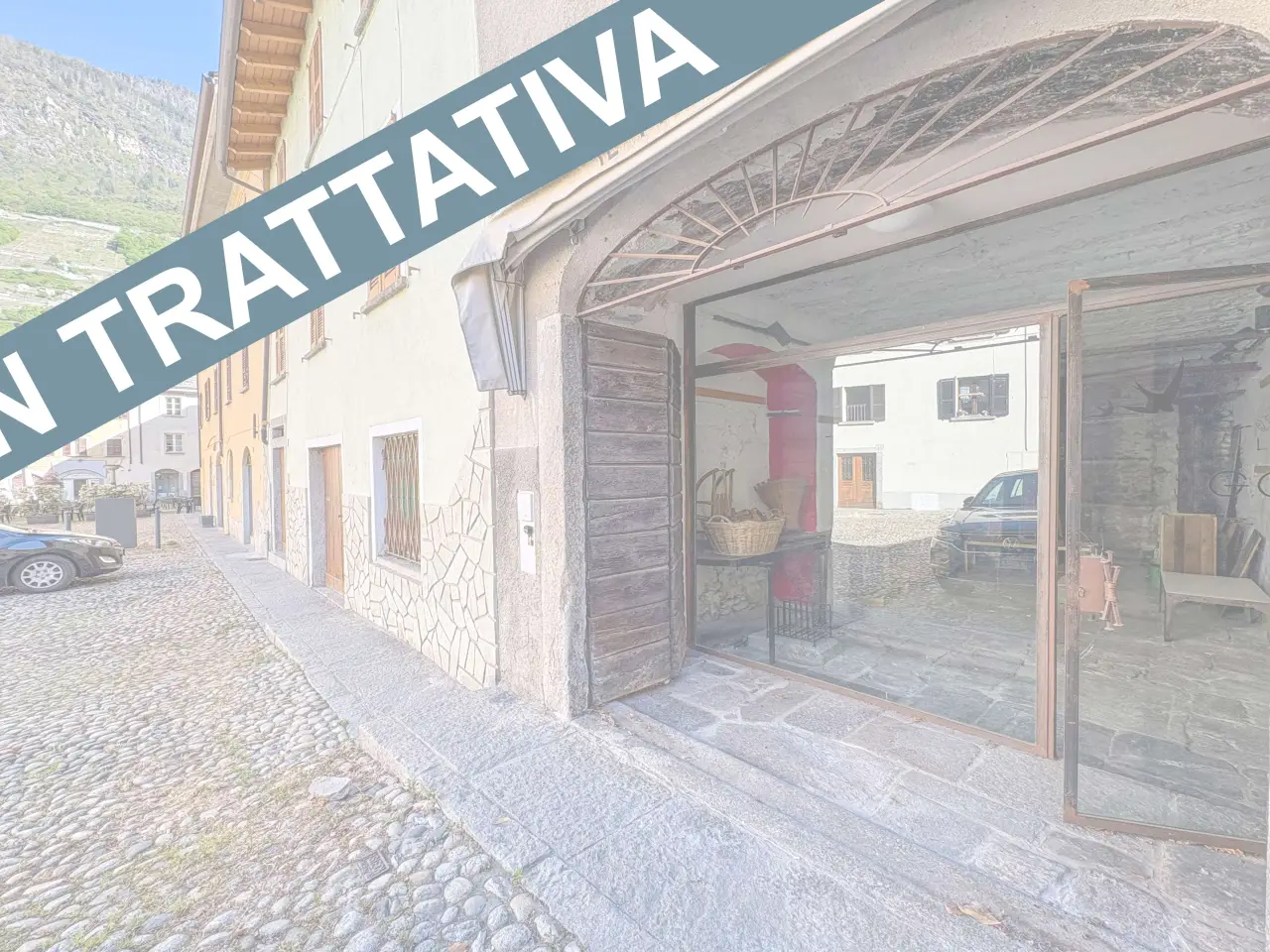 Negozio in Piazza Giovan Battista Crollalanza 9, Chiavenna, {3} - Foto 1