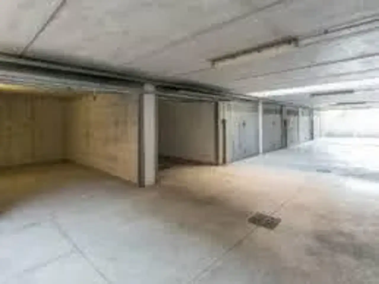 Parcheggio chiuso in Via Tortona 94dr, Genova, {3} - Foto 2