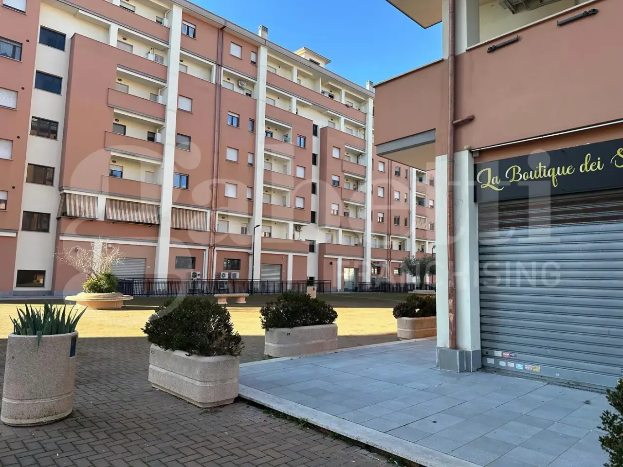 Negozio in Via Augusto 90, Aprilia, {3} - Foto 2