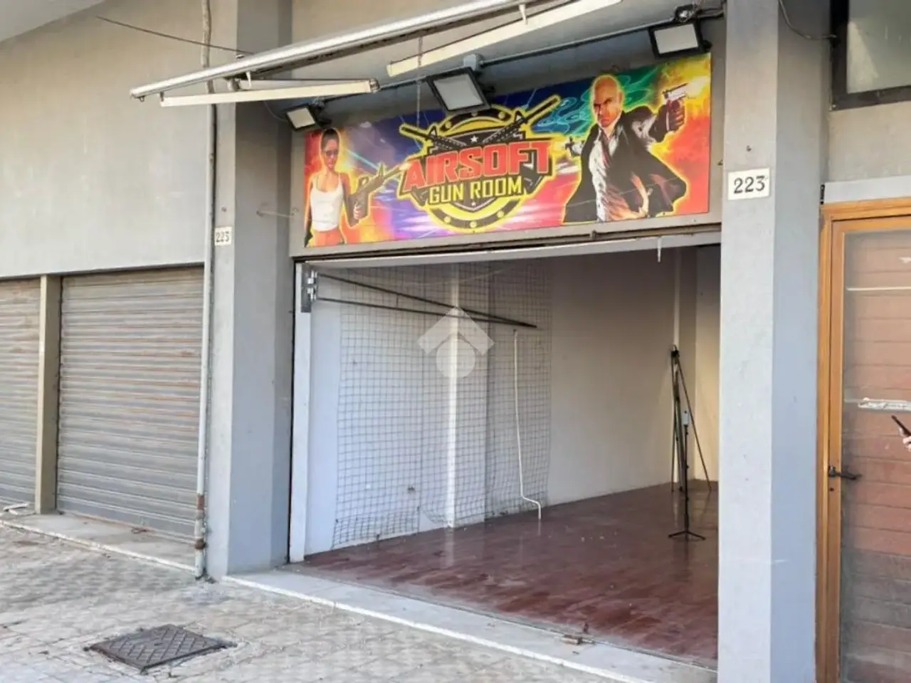 Negozio in Viale Regina Elena 223, Rimini, {3} - Foto 1