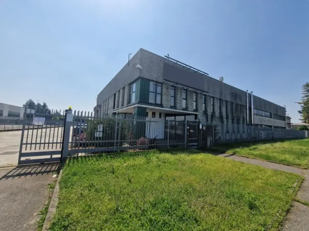 Capannone in Viale Lombardia, Parabiago, {3} - Foto 1