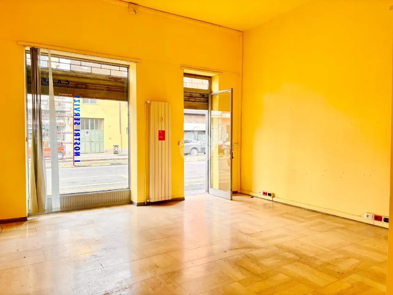Negozio in Via Lanzo 16, Torino, {3} - Foto 1
