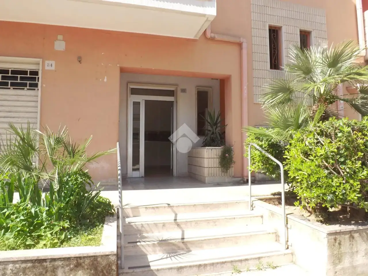 Magazzino in Via Sacerdote Giovanni di Leo 82, Bisceglie, {3} - Foto 2