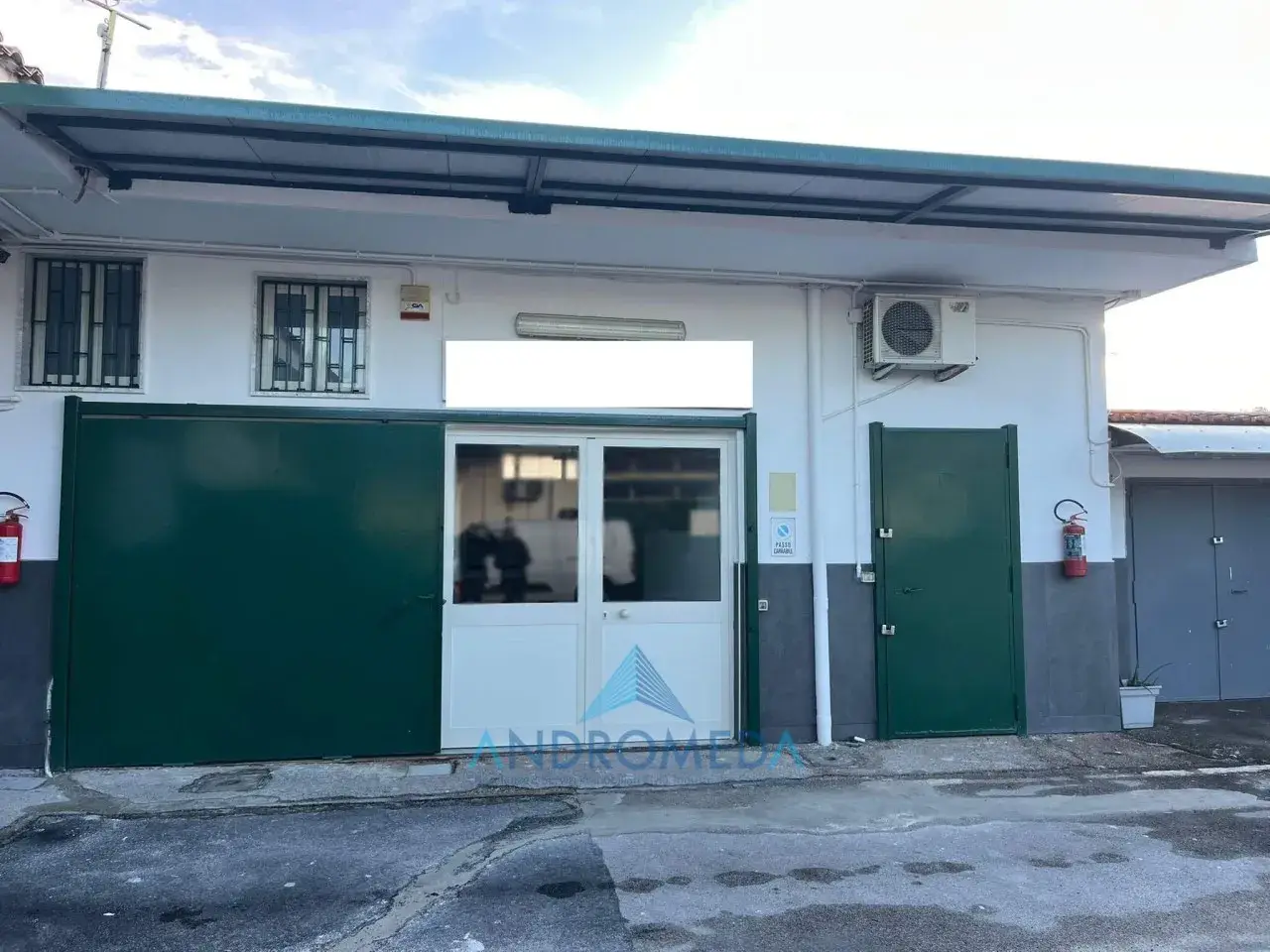 Laboratorio in Via Quattro Novembre, Grumo Nevano, {3} - Foto 2