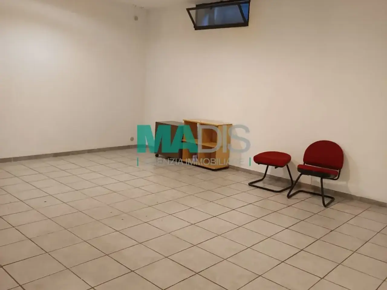 Magazzino in Via Garigliano 42, Prato, {3} - Foto 2