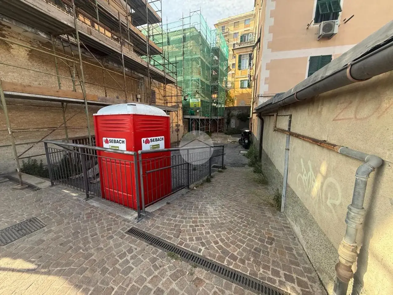 Magazzino in Piazza Giacomo Venezian 1, Genova, {3} - Foto 1