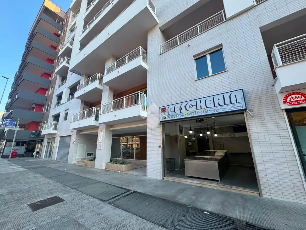 Negozio in Via Caldarola 27, Bari, {3} - Foto 1