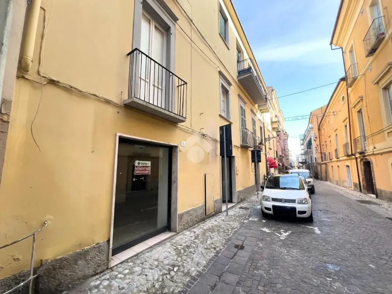 Negozio in Via Mario Capuani 19, Teramo, {3} - Foto 1