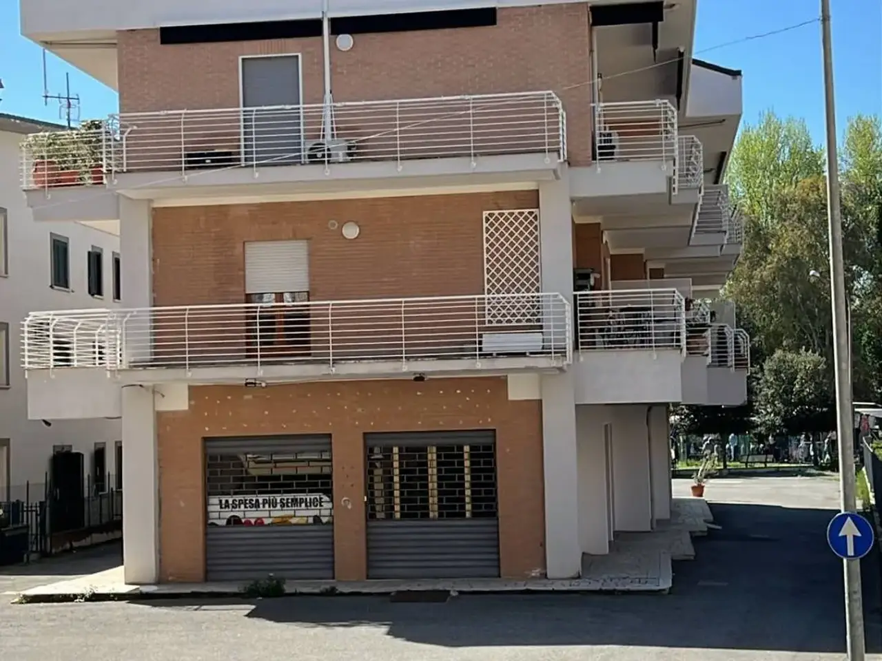 Negozio in Via XXIV Maggio, Fara In Sabina, {3} - Foto 2