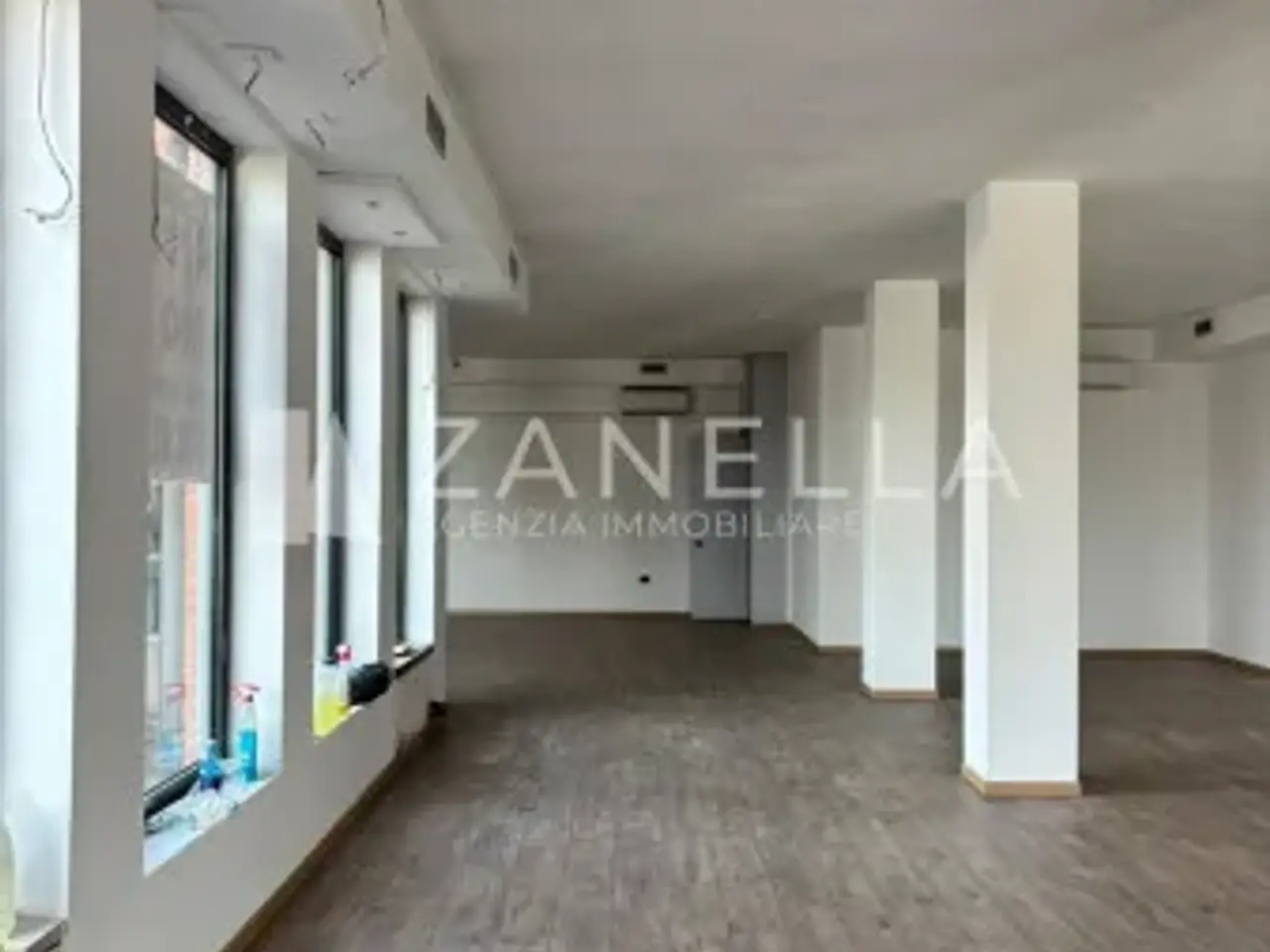 Negozio in Viale Europa, Castelfranco Veneto, {3} - Foto 1