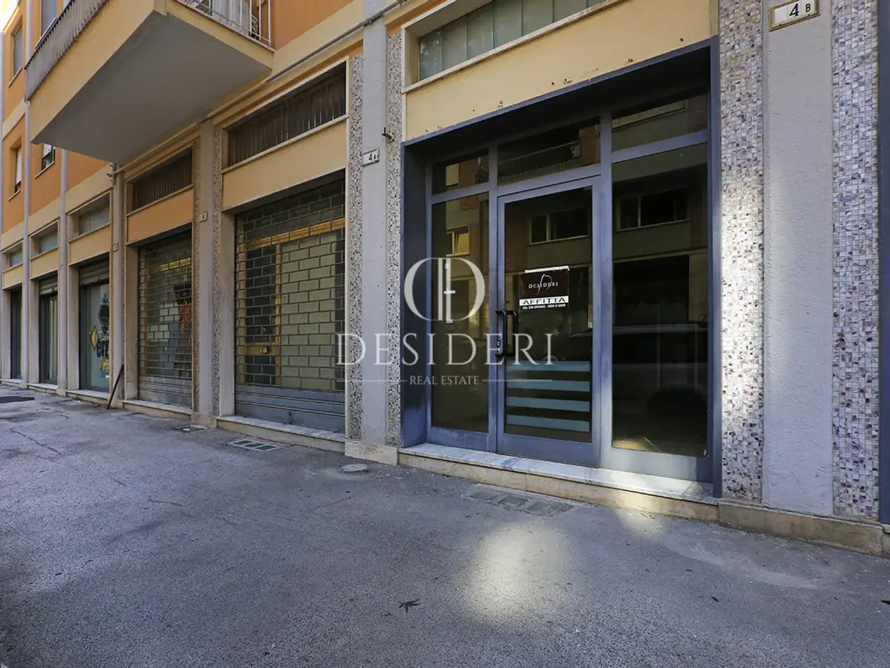 Locale commerciale in Via Sardegna 58100 Grosseto, Grosseto, {3} - Foto 1