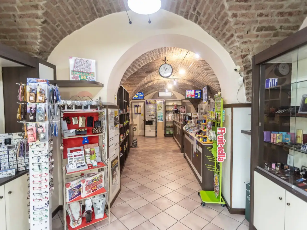 Esercizio commerciale in Piazza della Repubblica 33, Noceto, {3} - Foto 1