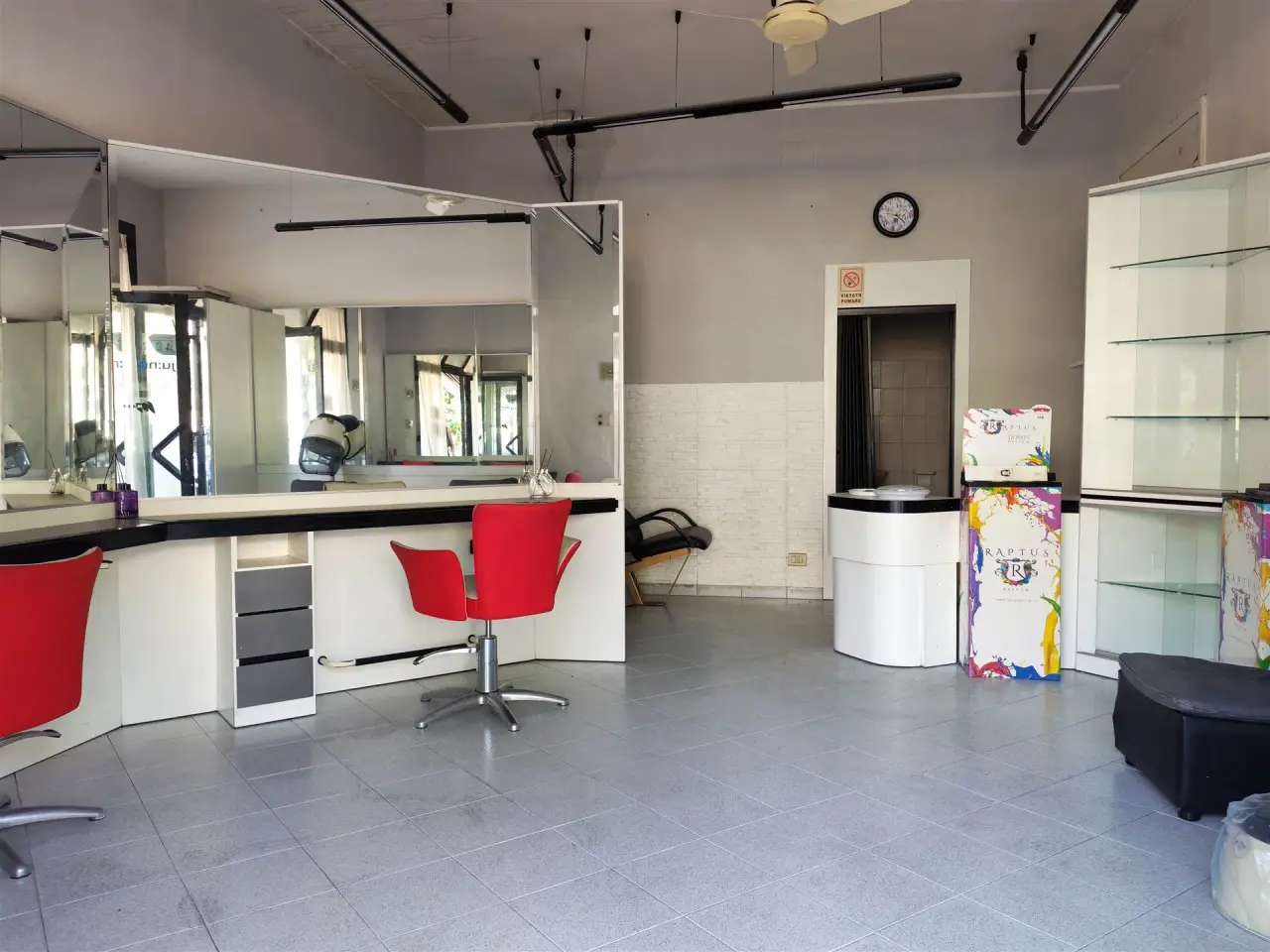 Negozio in Via Tiberina 125, Deruta, {3} - Foto 1