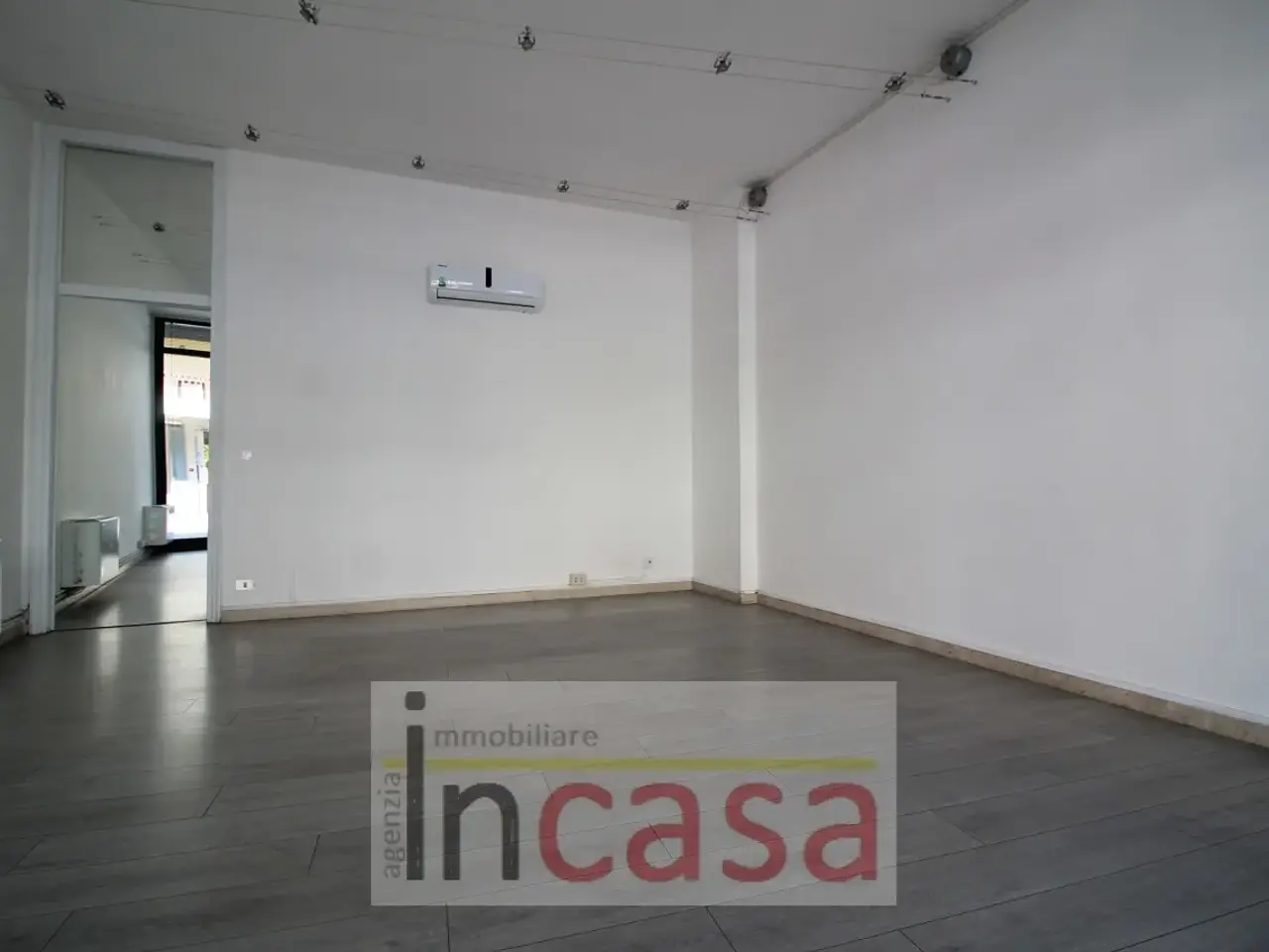 Negozio in Via Nazario Sauro, San Dona' Di Piave, {3} - Foto 2