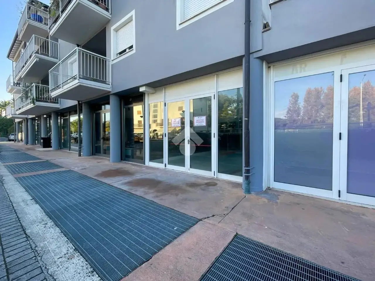 Negozio in Via Marconi 1, Padenghe Sul Garda, {3} - Foto 1