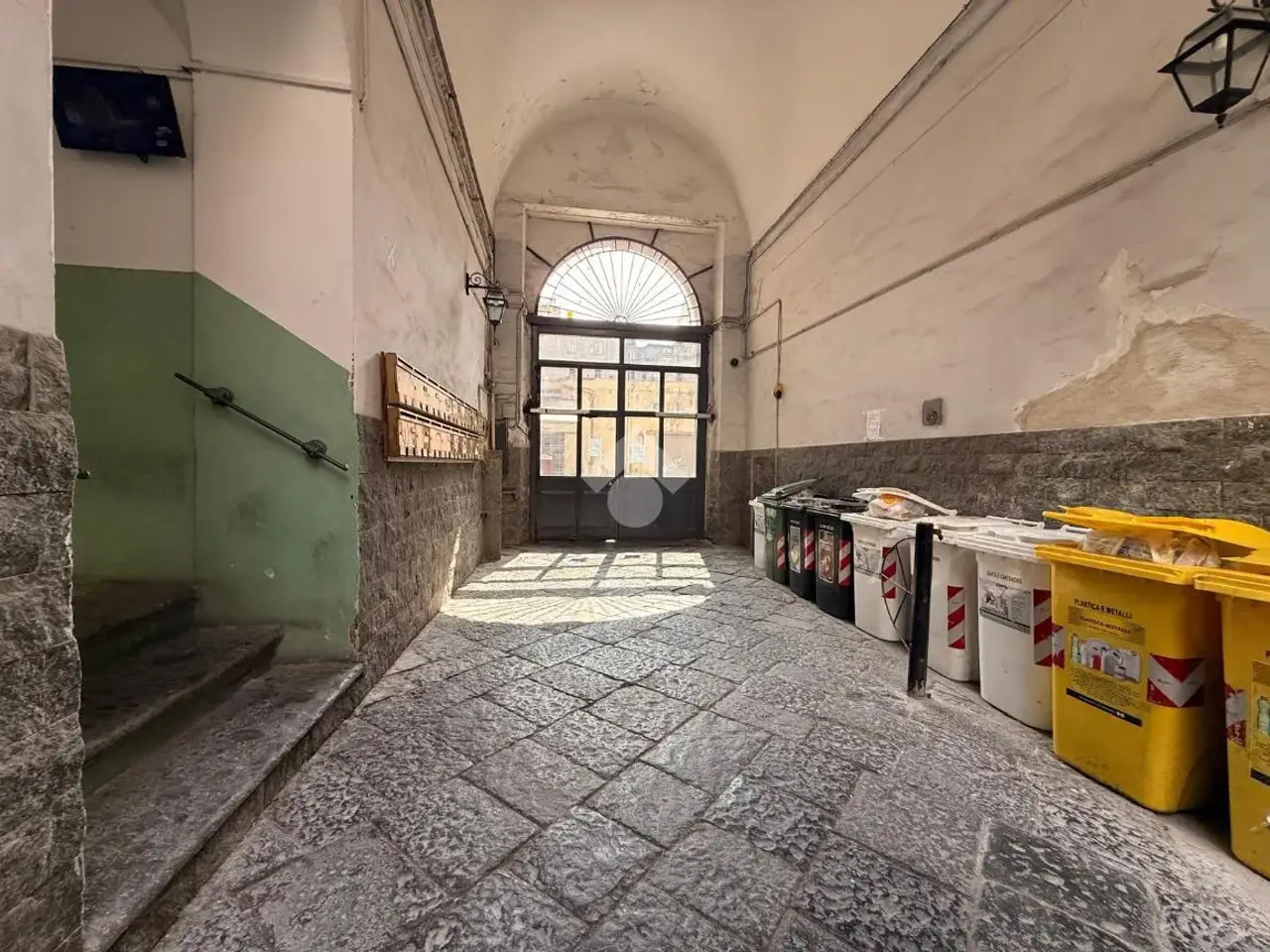 Magazzino in Supportico Lopez 12, Napoli, {3} - Foto 2