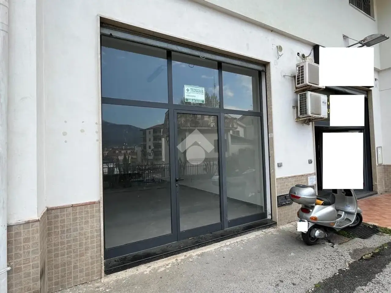 Negozio in Via Monticello 4, Baronissi, {3} - Foto 1