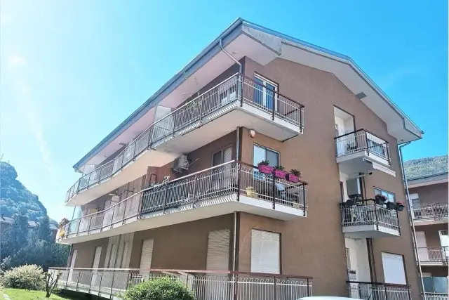 3-room flat in Via Repubblica, Pont-Saint-Martin - Photo 1