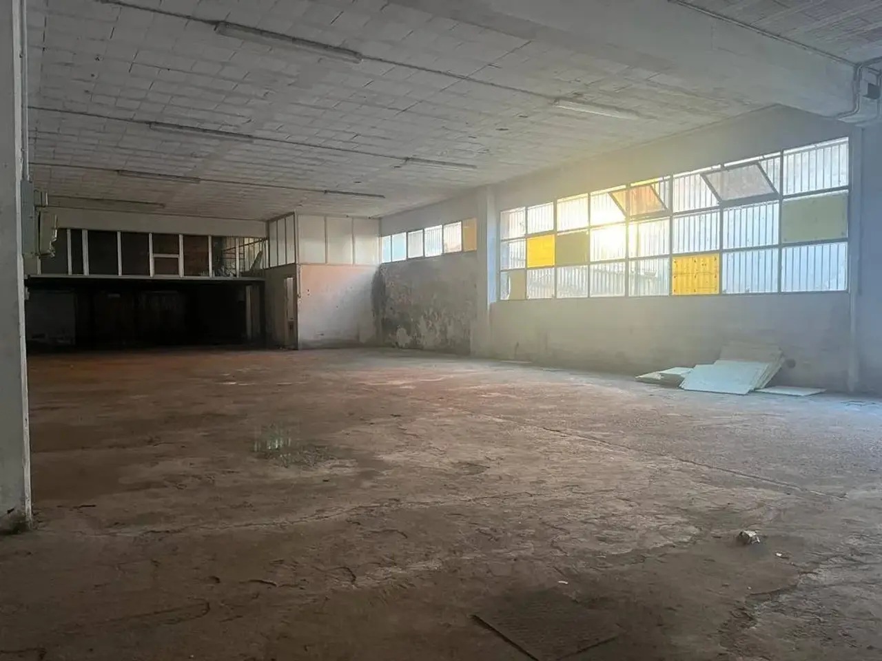 Magazzino in Via Ippolito Nievo, Pomezia, Pomezia, {3} - Foto 1