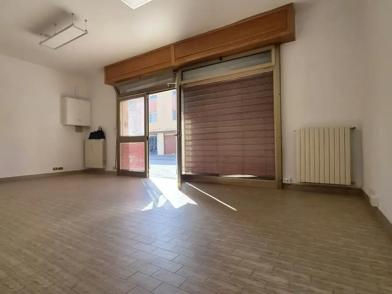 Negozio in Via Giacomo Leopardi 4, Carpi, {3} - Foto 1