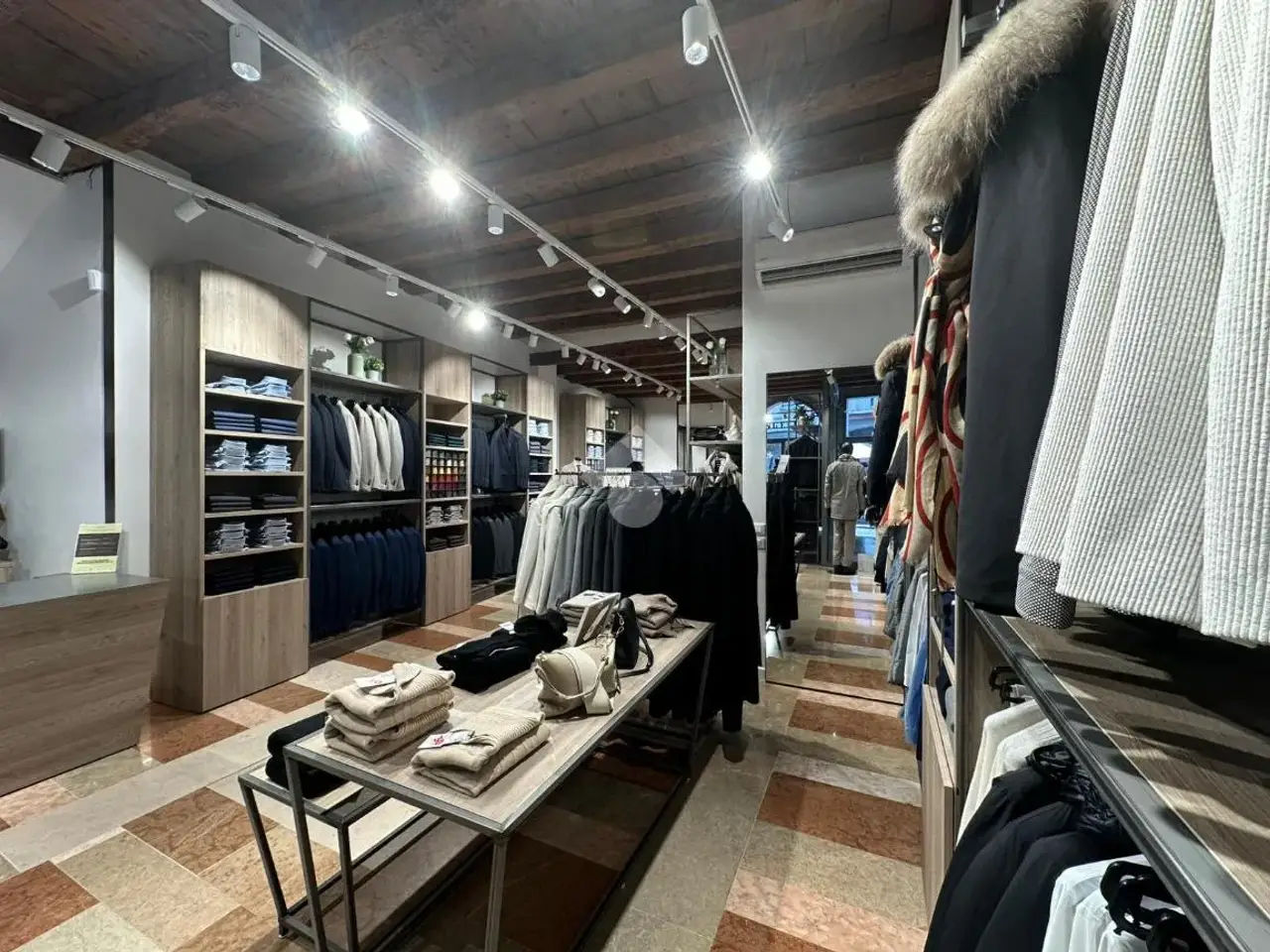 Negozio in Via Roma 89, Bassano Del Grappa, {3} - Foto 2