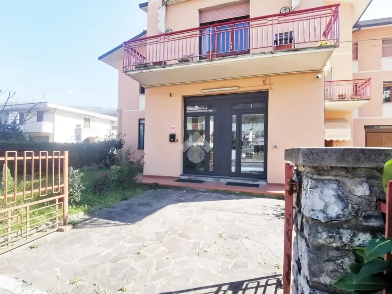Negozio in Via Provinciale Lucchese 439, Serravalle Pistoiese, {3} - Foto 1