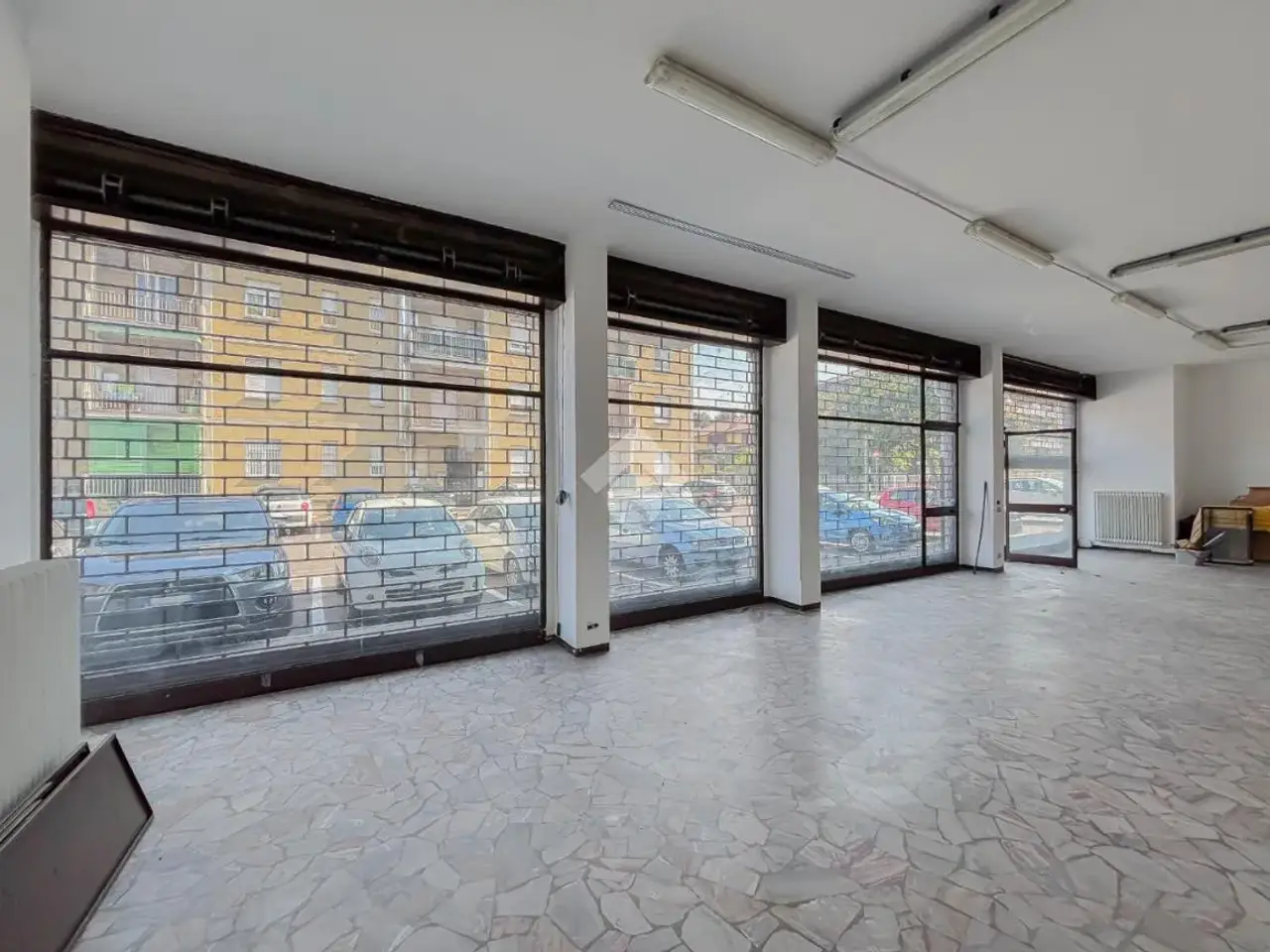 Negozio in Via Raffaello Sanzio, Ponte San Pietro, {3} - Foto 1