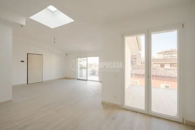 4-room flat, Bergamo - Photo 1