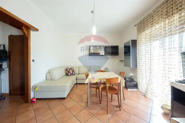 2-room flat in Via Badia 3, Gravina di Catania - Photo 1