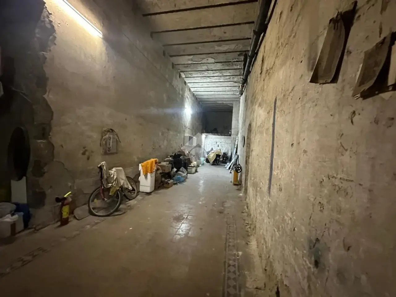 Magazzino in Via Torquato Tasso 169, Napoli, {3} - Foto 2