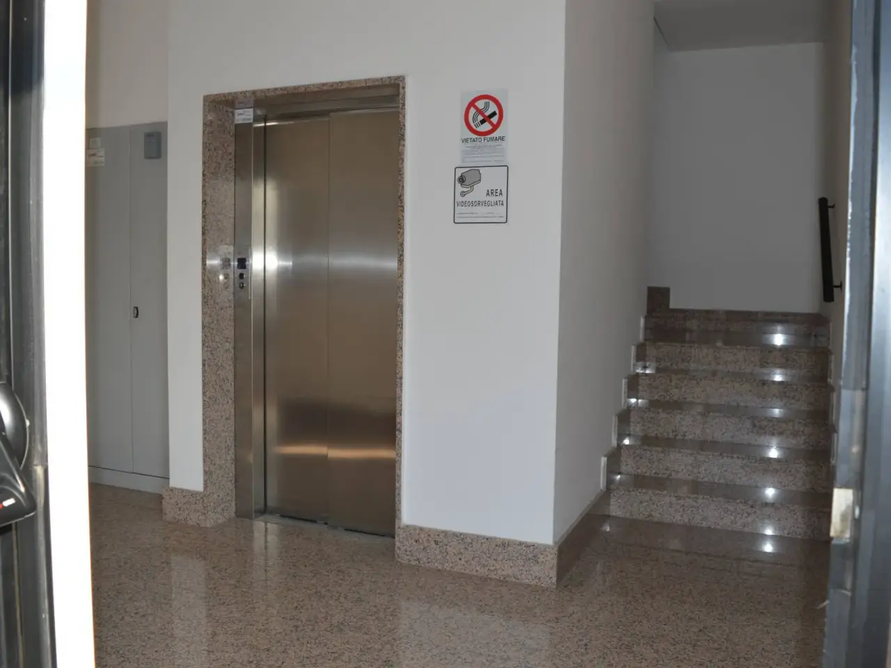 Ufficio in Via Calvi, Pomezia, {3} - Foto 1