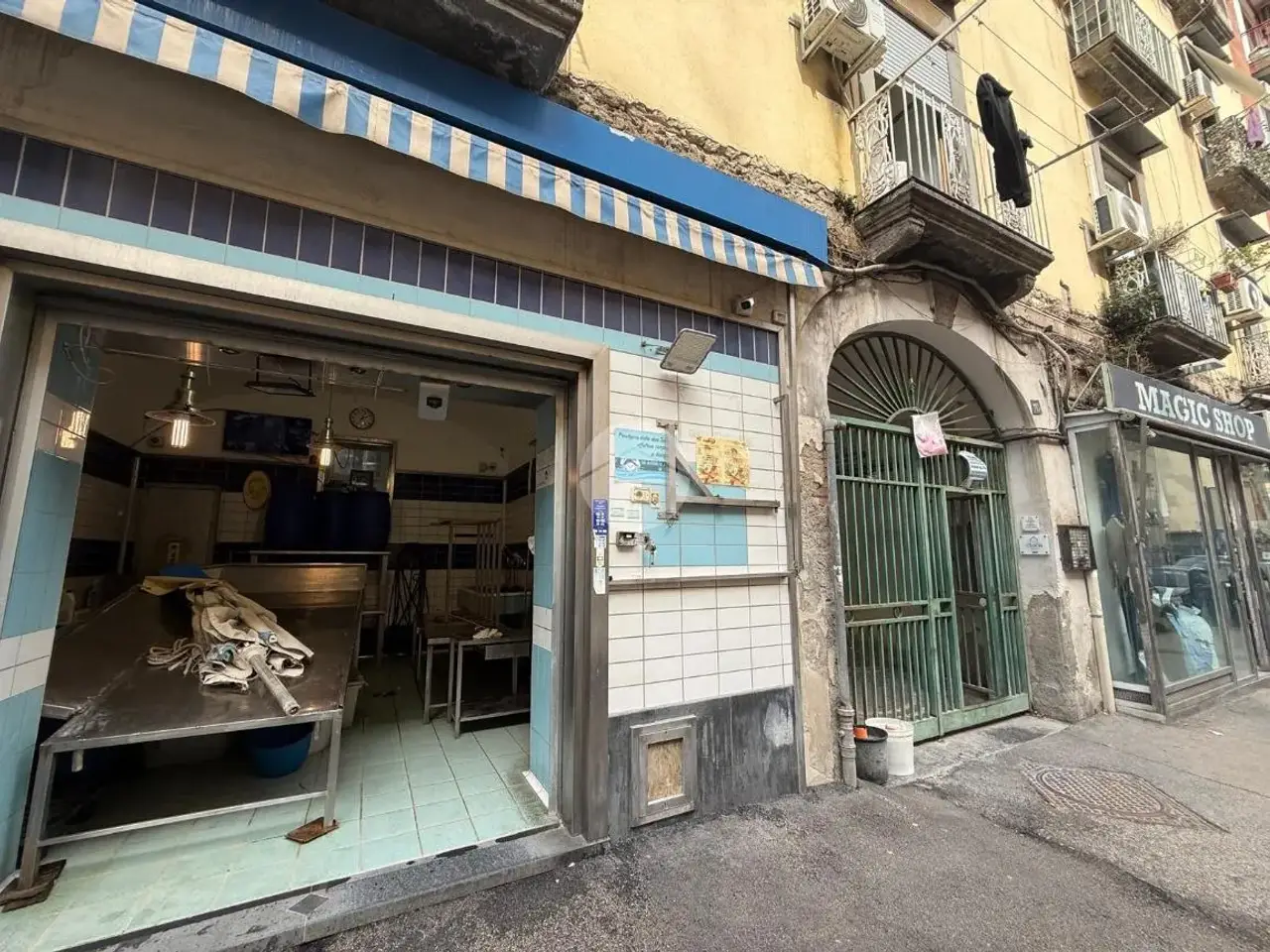 Negozio in Via Giacomo Leopardi 112, Napoli, {3} - Foto 1