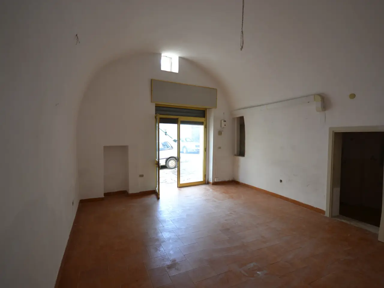 Locale commerciale in Via Regina Margherita, Carovigno, Brindisi, Puglia, Italia, Carovigno, {3} - Foto 2