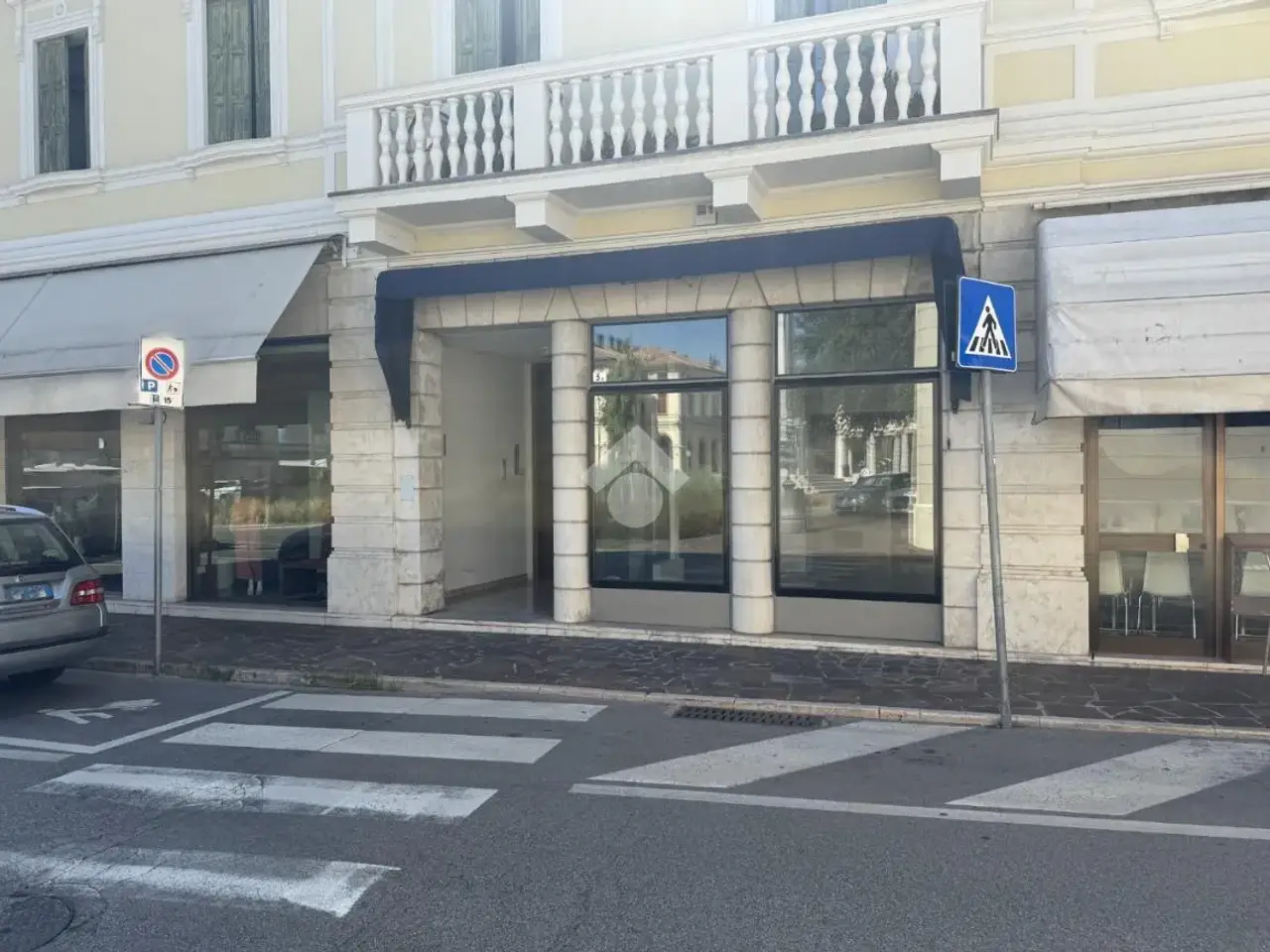 Negozio in Via Augusto Serena 5, Montebelluna, {3} - Foto 1
