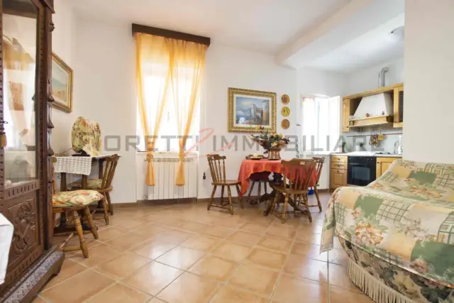 4-room flat, Suvereto - Photo 1