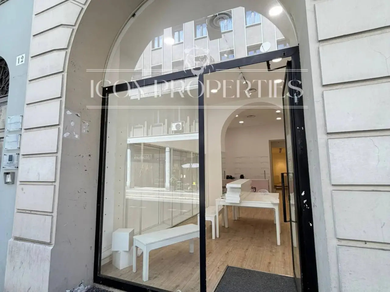 Negozio in Via Vittorio Veneto 12, Varese, {3} - Foto 1