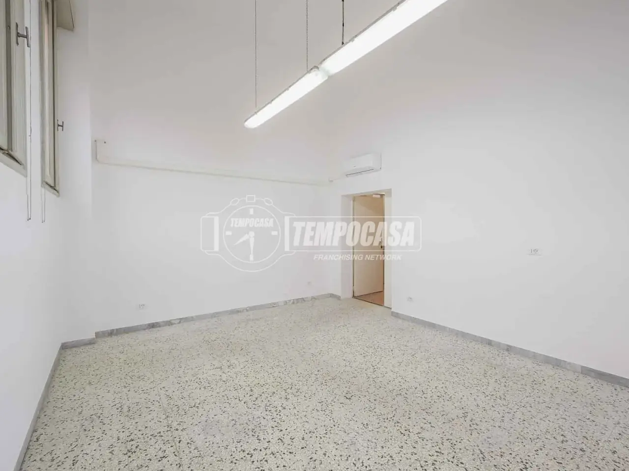 Negozio in Via Venezia 4, Castelfranco Emilia, {3} - Foto 2