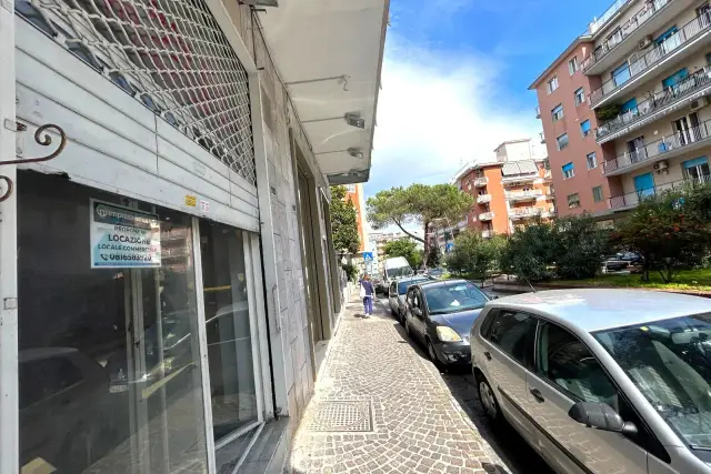 Negozio in Via Edoardo Nicolardi, Napoli - Foto 1