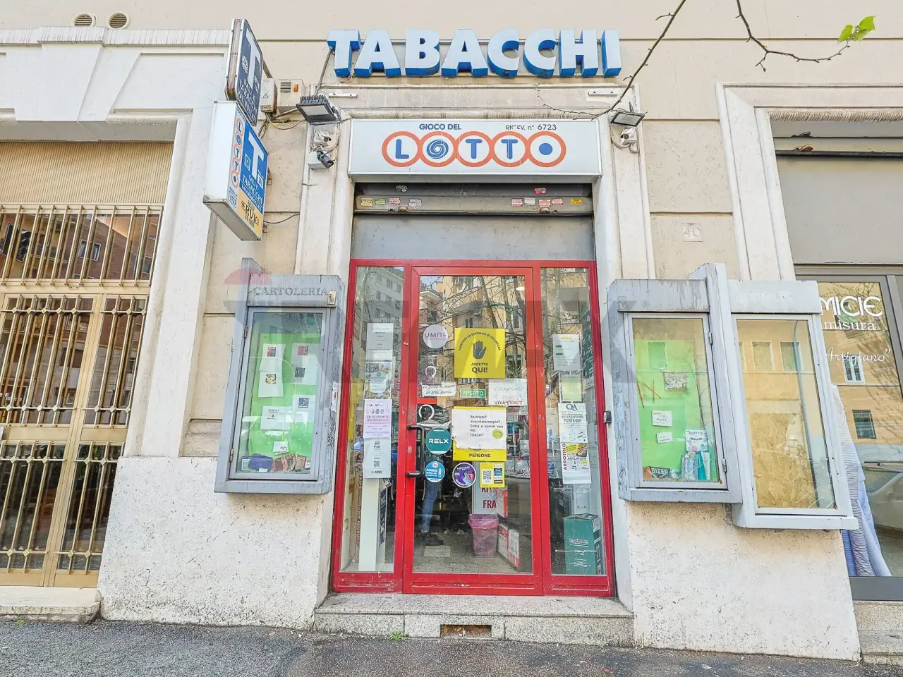 Esercizio commerciale in Via Satrico 40, Roma, {3} - Foto 1