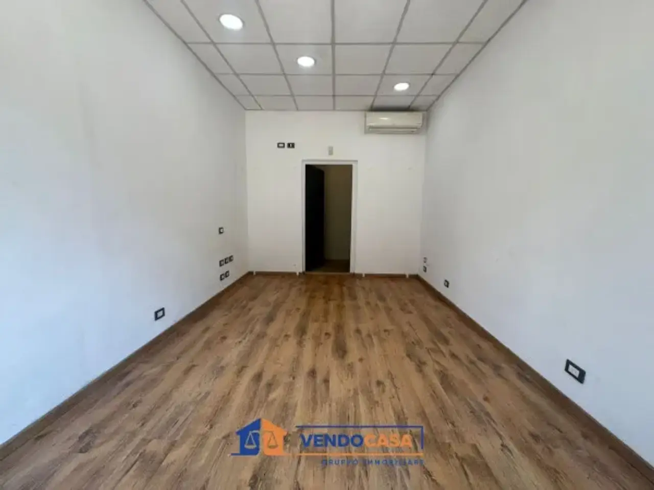 Negozio in Via Tunisi 91/d, Torino, {3} - Foto 2