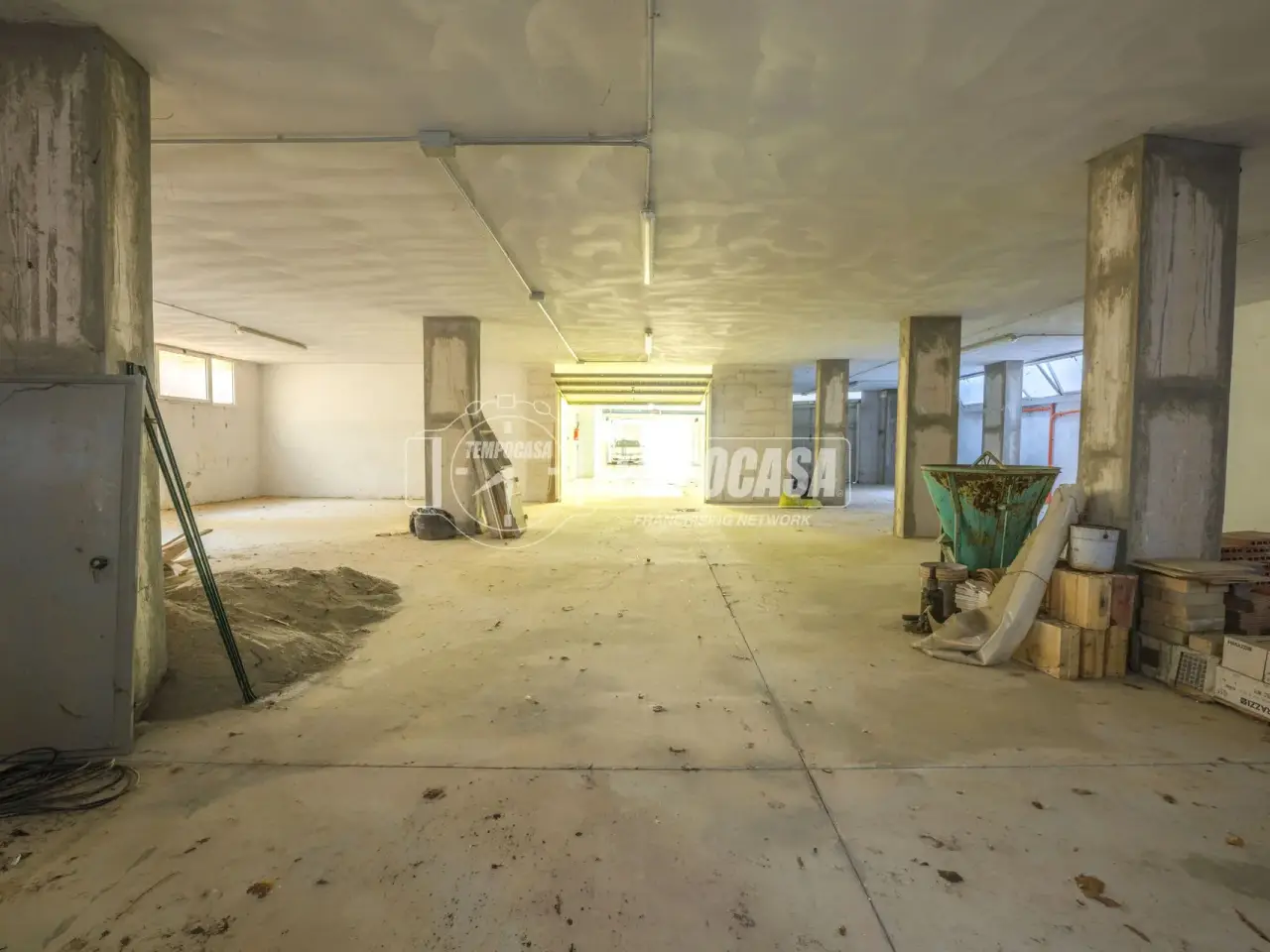 Magazzino in Via Alcide De Gasperi, Montecassiano, {3} - Foto 1