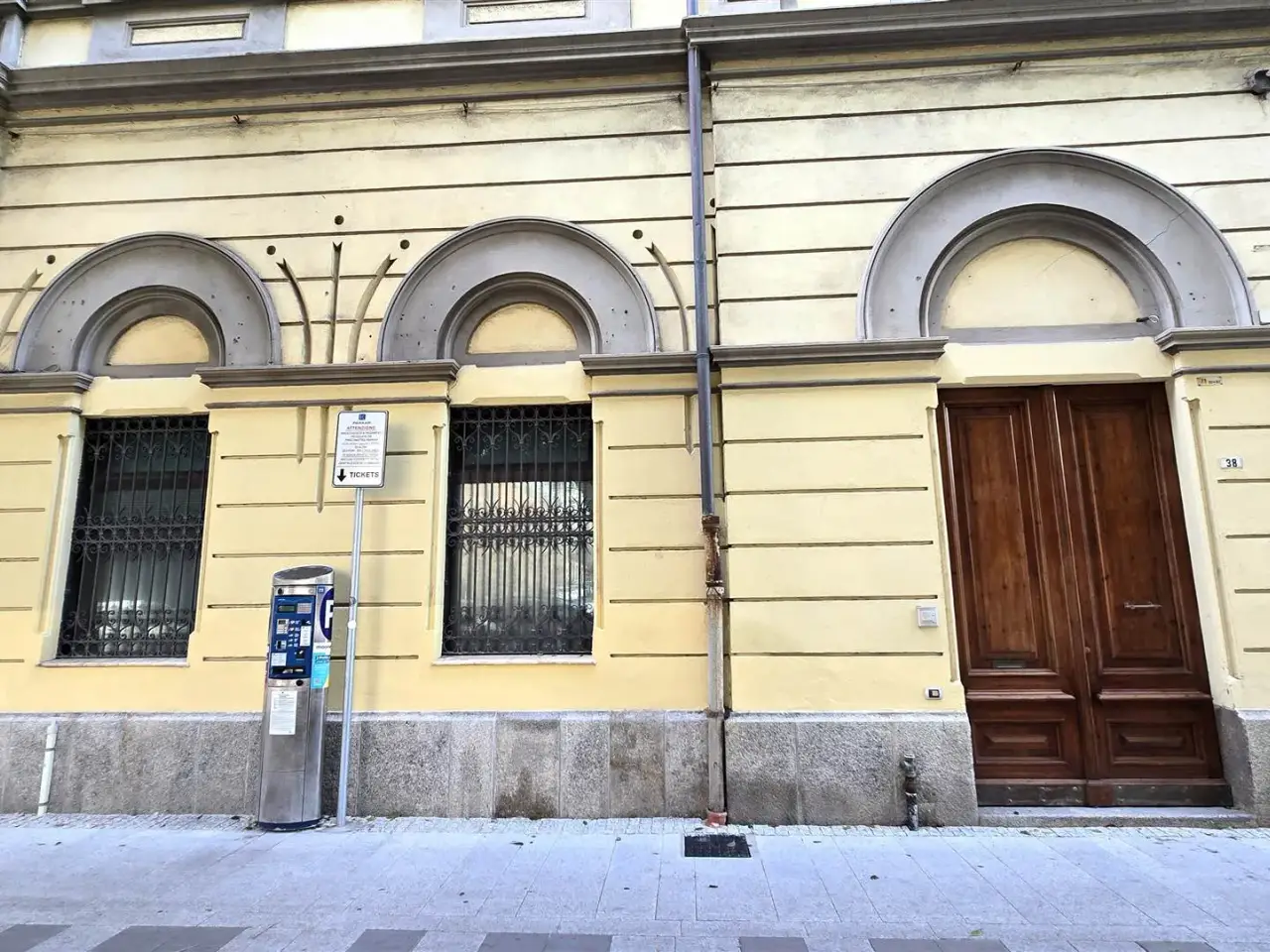 Negozio in Viale Trieste, Cagliari, {3} - Foto 2