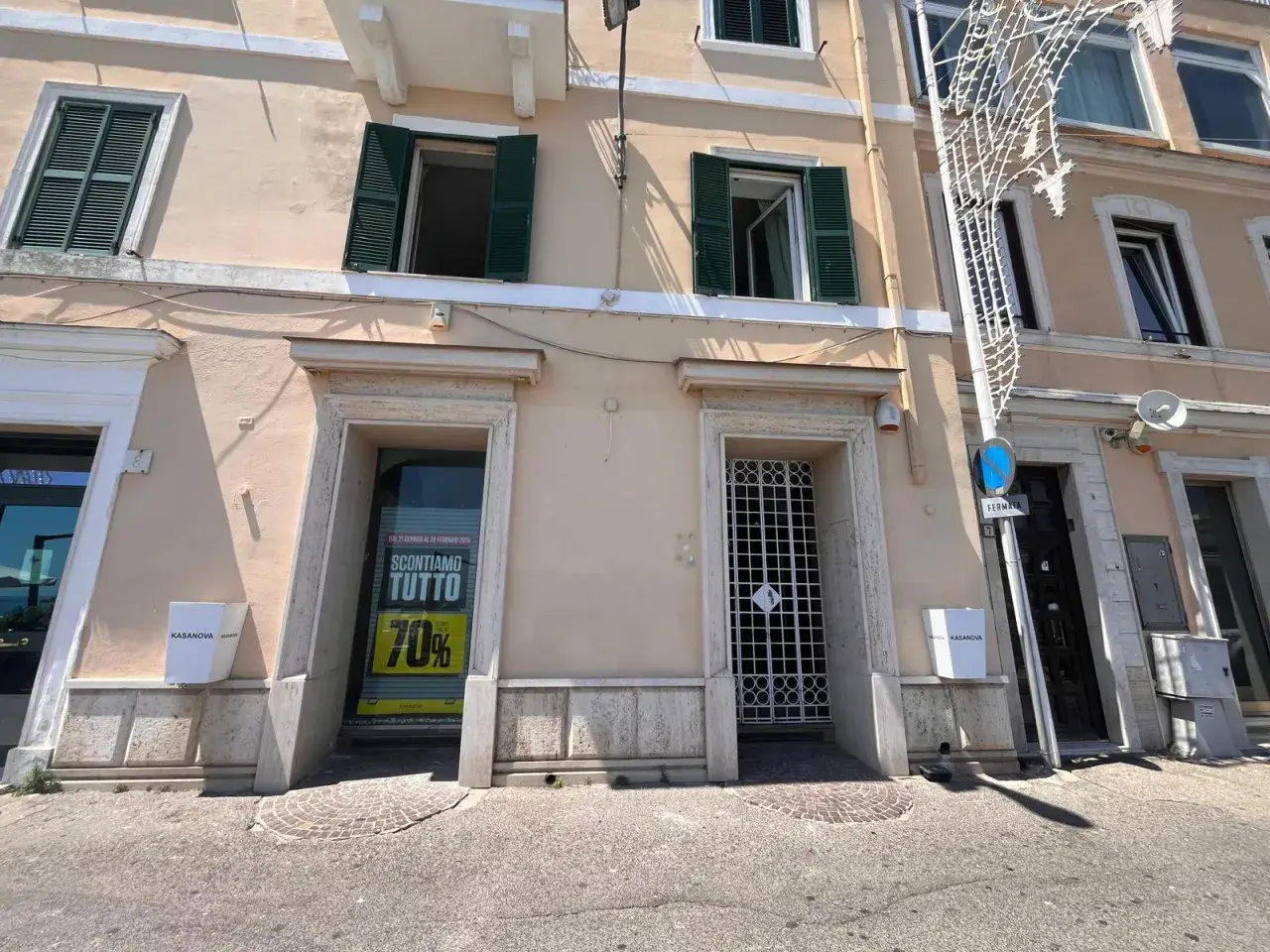 Negozio in Via Porto Innocenziano 6, Anzio, {3} - Foto 2