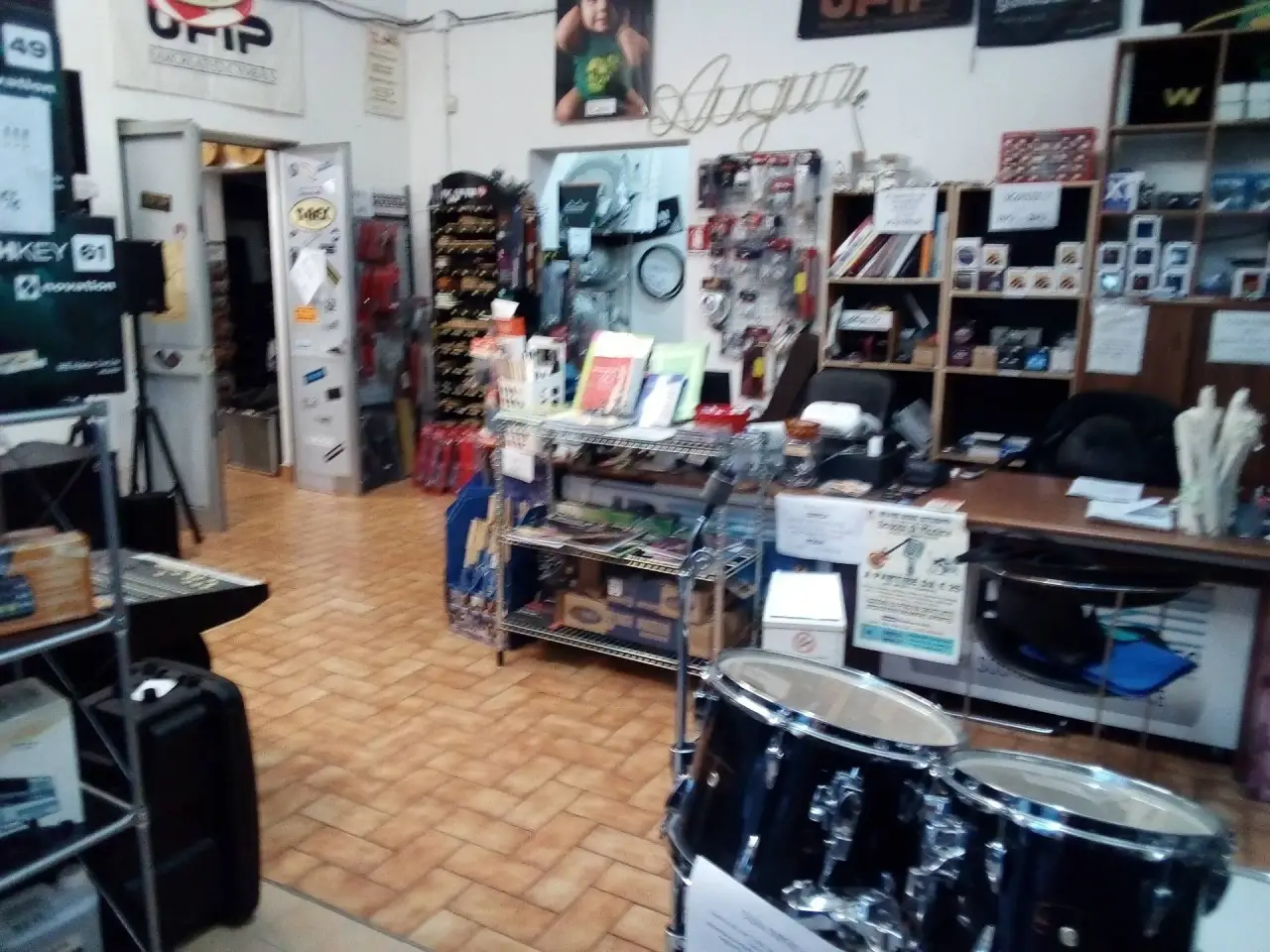 Esercizio commerciale in Via Ugo La Malfa 33, Collesalvetti, {3} - Foto 1